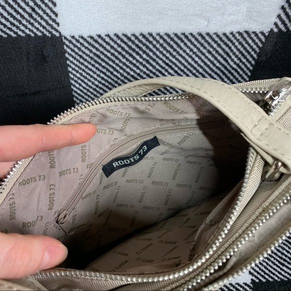 Roots Crossbody Adjustable Bag - Picture 4 of 8